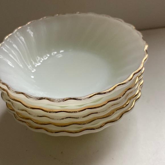 Anchor Hocking milk glass bowls with gold trim and scalloped edge - Picture 2 of 8